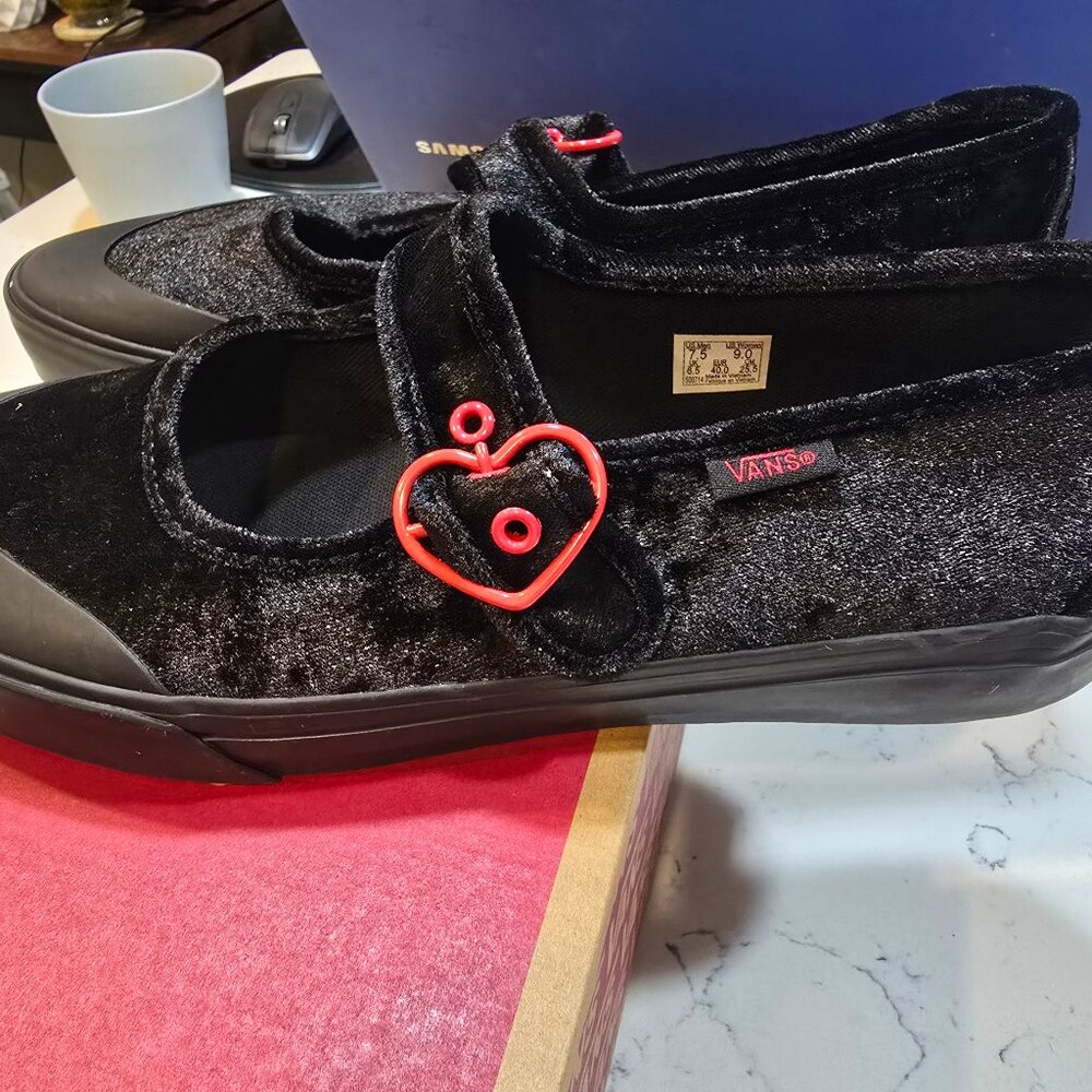 Vans MARY JANE Hearts Black VN000CRR458 Womens Sneakers Shoes size 9 BALLET NEW